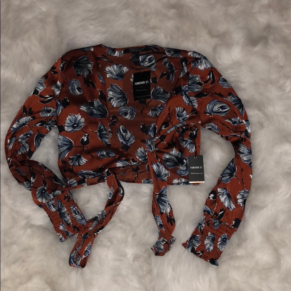 FOREVER 21 Cropped Floral Long Sleeve Shirt